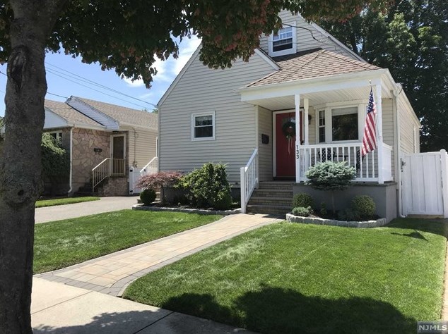 133 Carlyle Ct, Carlstadt, NJ 07072