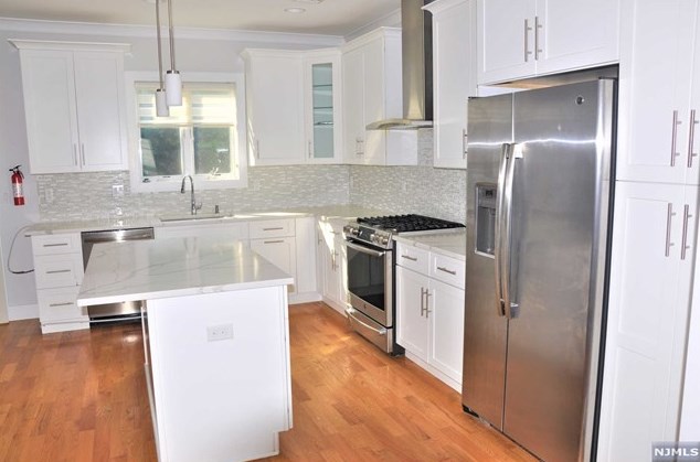 532 3rd St #a, Palisades Park, NJ 07650