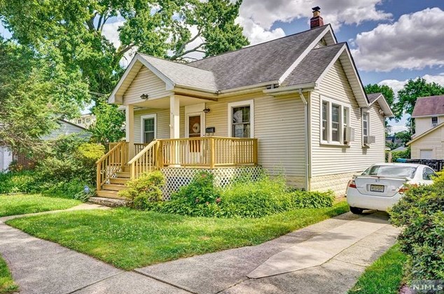 142 Munn Ave, Teaneck, NJ 07666