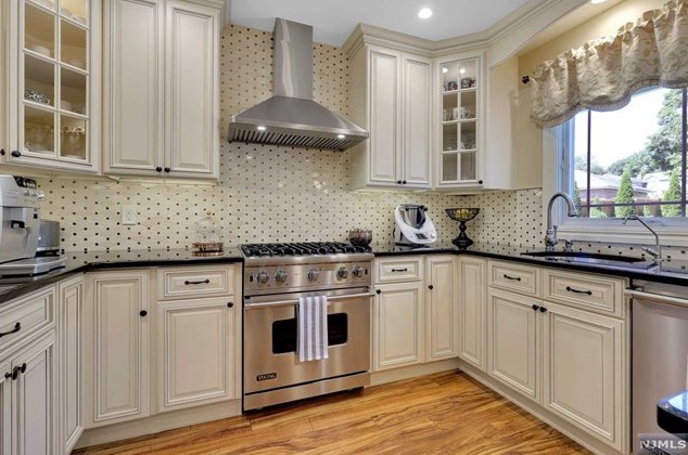 451 Russell Ave, Wyckoff, NJ 07481