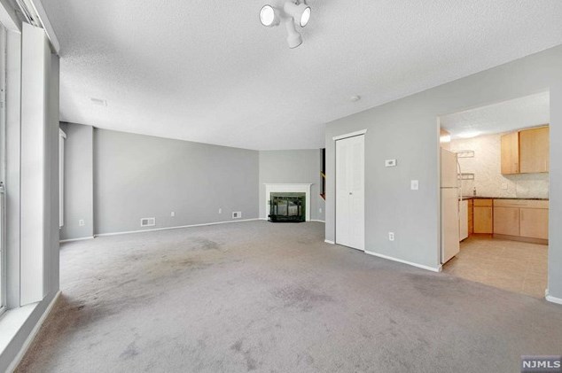 512 Quince Ct, Mahwah, NJ 07430