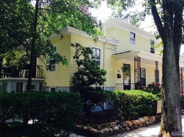 212 Walnut St, Rockleigh, NJ 07647