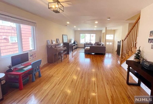 518 Orchard Ave #b, Palisades Park, NJ 07650