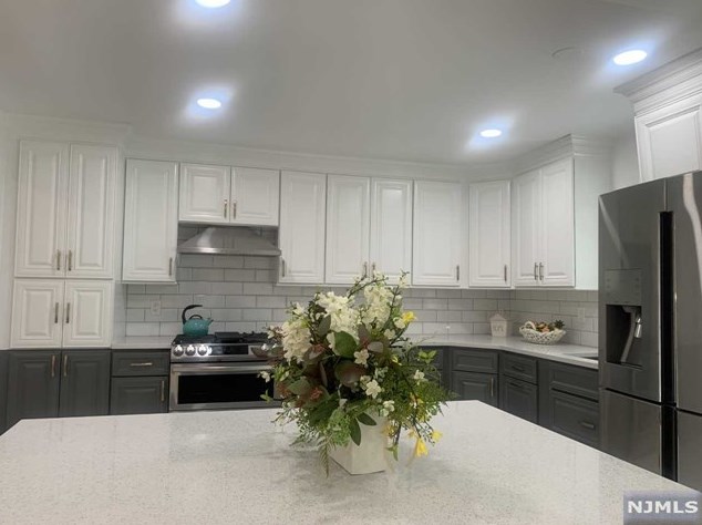 36 Knox Pl, Paramus NJ  07652-2611 exterior