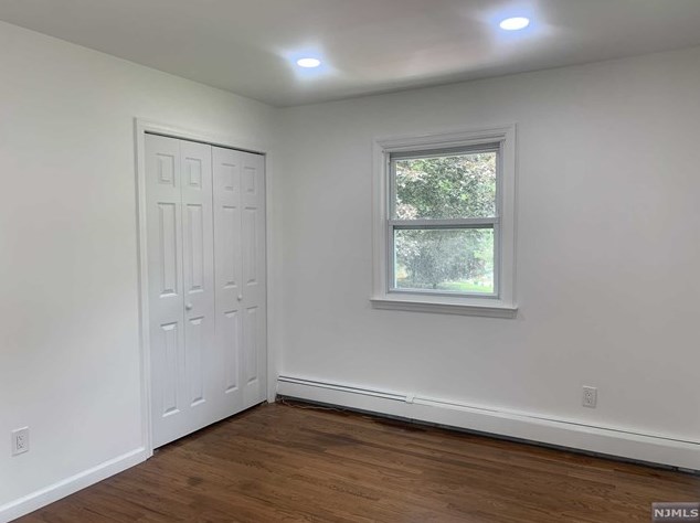 36 Knox Pl, Paramus NJ  07652-2611 exterior