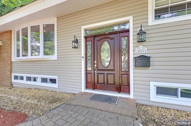 521 Colonial Blvd, Westwood, NJ 07676-4308