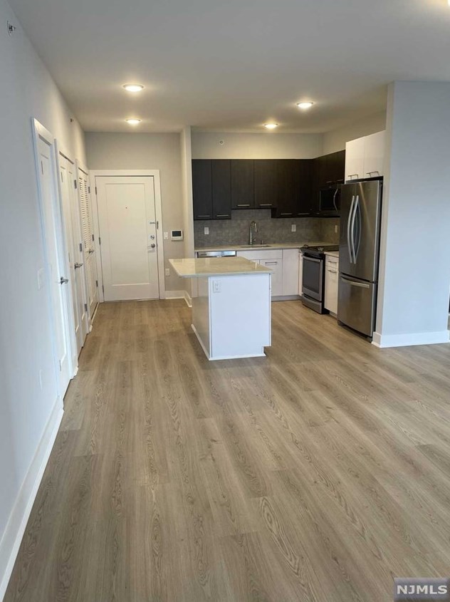 2150 N Central Rd #506, West Fort Lee, NJ 07024