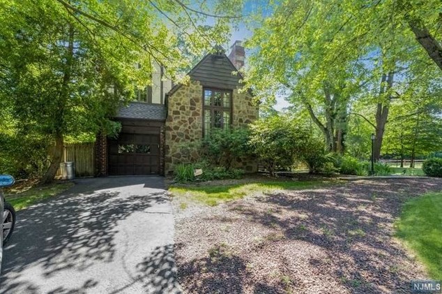 335 Schraalenburgh Rd, Haworth, NJ 07641