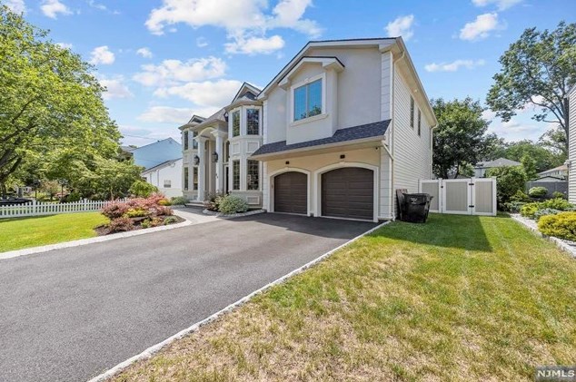 80 Birchwood Rd, Paramus, NJ 07652