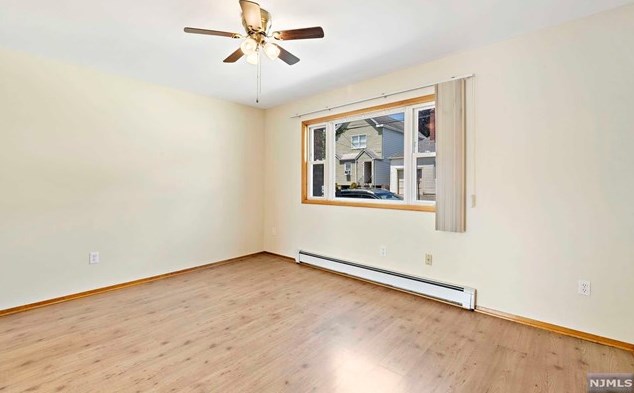 413 4th St, Carlstadt, NJ 07072-1308