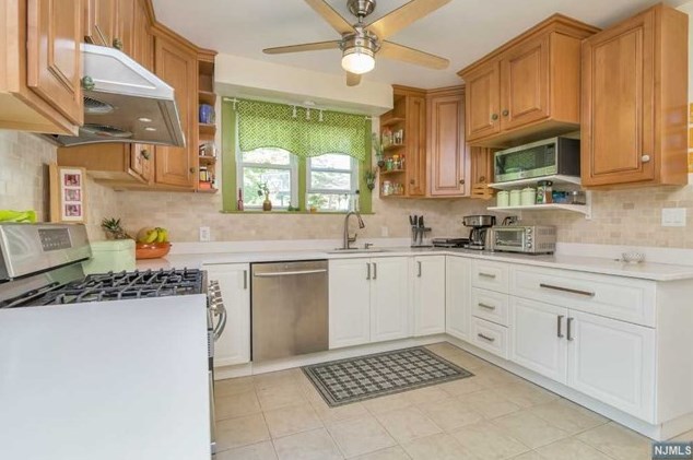 48 Stelfox St, Demarest, NJ 07627