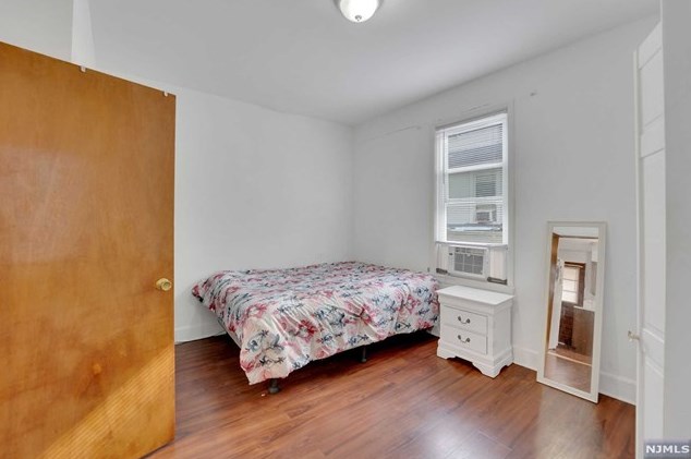 45 Broad St, Bergenfield NJ 07621-3003 exterior