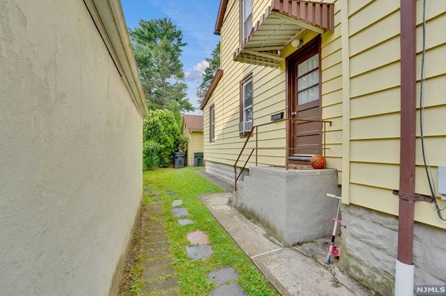 45 Broad St, Bergenfield NJ 07621-3003 exterior