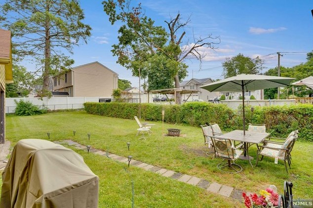 45 Broad St, Bergenfield NJ 07621-3003 exterior