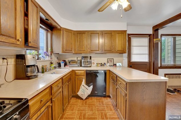 45 Broad St, Bergenfield NJ 07621-3003 exterior