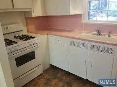 64 Chestnut Ridge Rd #4, Montvale, NJ 07645
