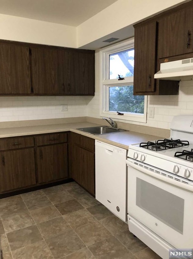 4 Chestnut St #2, Rutherford, NJ 07070