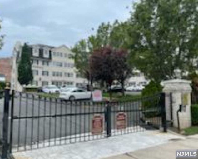 131 Clinton Pl #413, Hackensack, NJ 07601