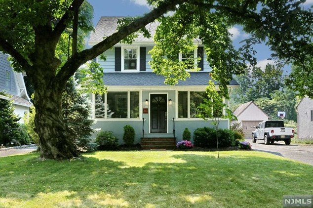 241 Goffle Rd, Ridgewood, NJ 07450