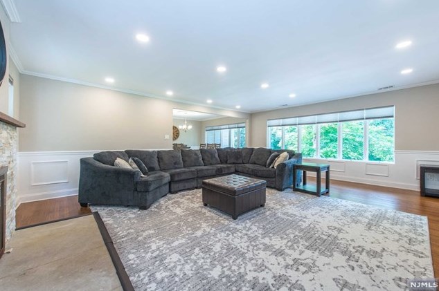49 Martha Pl, Oakland NJ  07436-1603 exterior