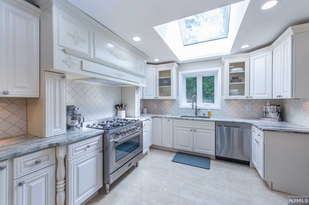 49 Martha Pl, Oakland NJ  07436-1603 exterior