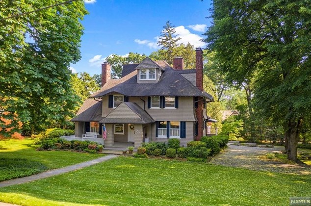 70 Monte Vista Ave, Ridgewood, NJ 07450