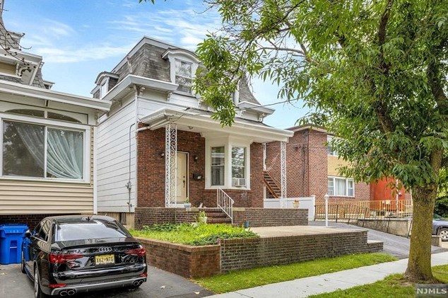 19 Chestnut St, Rutherford, NJ 07070-1216