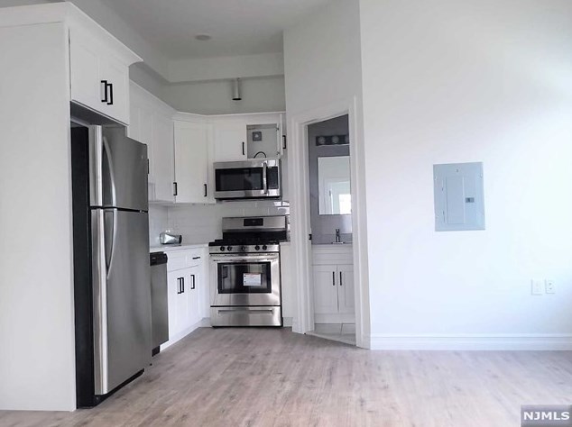 91 Jewell St #6, Outwater, NJ 07026