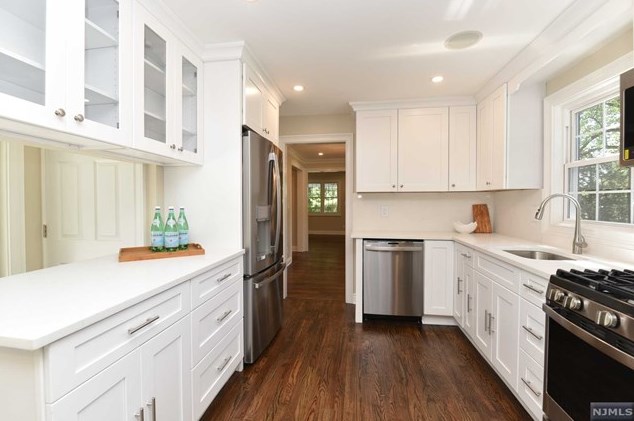 411 Sicomac Ave, Wyckoff NJ  07481-1716 exterior