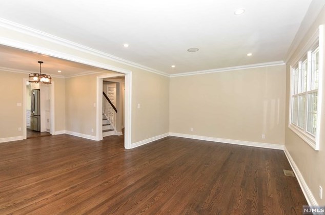 411 Sicomac Ave, Wyckoff NJ  07481-1716 exterior
