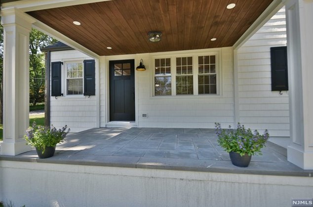 411 Sicomac Ave, Wyckoff NJ  07481-1716 exterior