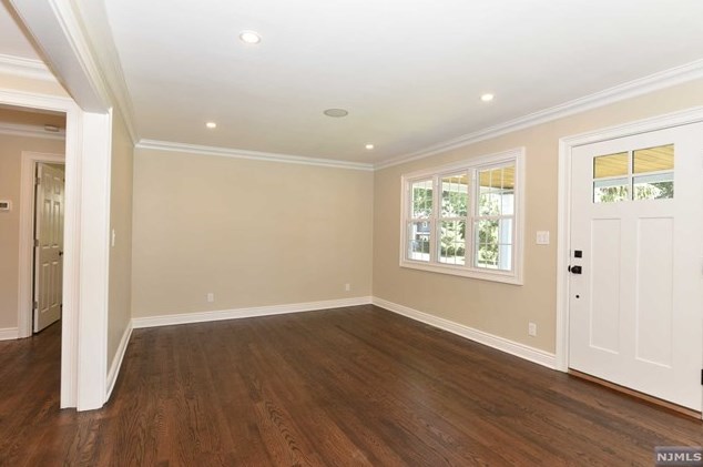 411 Sicomac Ave, Wyckoff NJ  07481-1716 exterior