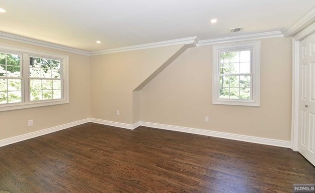 411 Sicomac Ave, Wyckoff NJ  07481-1716 exterior