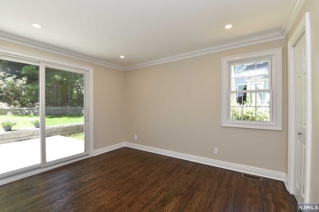 411 Sicomac Ave, Wyckoff NJ  07481-1716 exterior