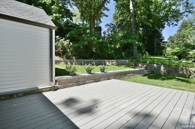 411 Sicomac Ave, Wyckoff NJ  07481-1716 exterior