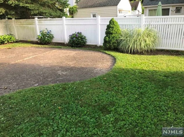 7 Daisy Pl, Tenafly NJ  07670-1653 exterior