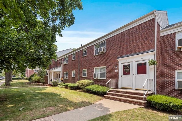 465 Maple Hill Dr #50, Hackensack, NJ 07601