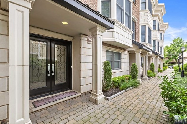 2168 Ellery Ave, West Fort Lee, NJ 07024