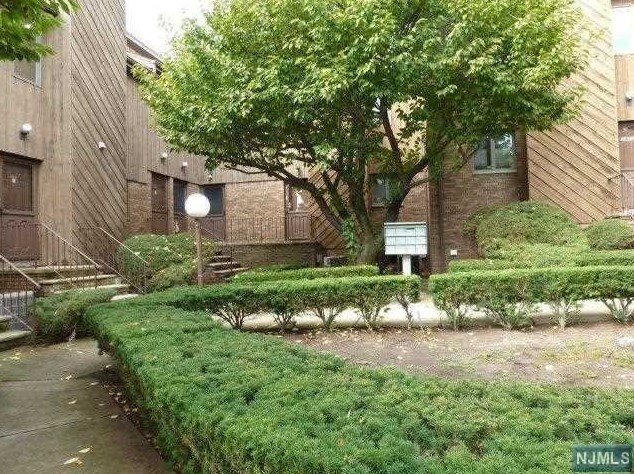 2427 5th St, West Fort Lee, NJ 07024