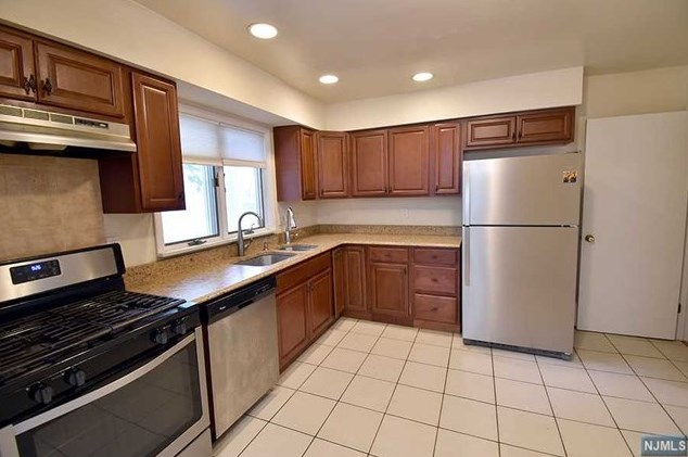 147 County Rd, Tenafly NJ  07670-1815 exterior