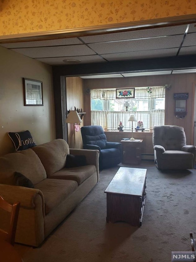 98 Broad St, Bergenfield, NJ 07621-2828