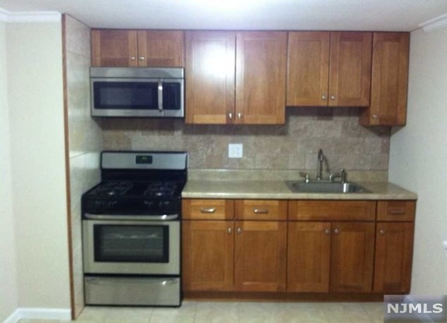 114 Ise St #2, Hackensack, NJ 07601