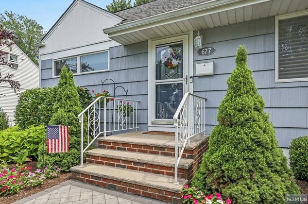 677 Arcadia Rd, Ridgewood, NJ 07450