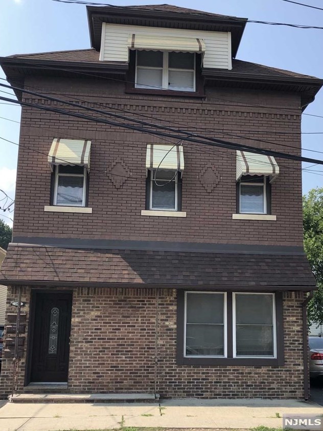 283 Orchard St #2, Elmwood Park, NJ 07407