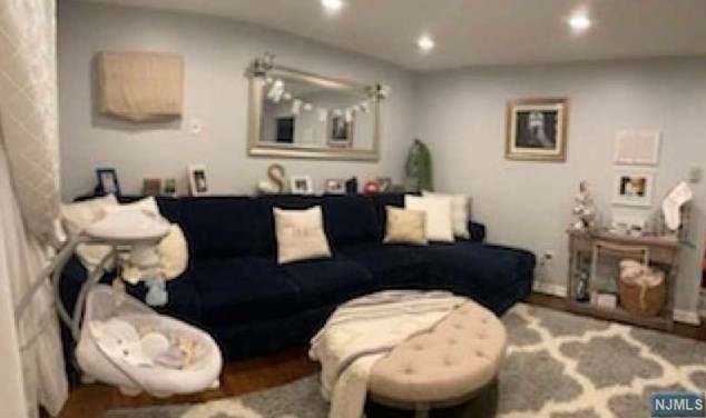 388 President St, Saddle Brook, NJ 07663