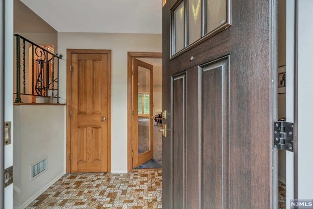 41 Magnolia Ave, Montvale, NJ 07645-1324