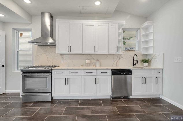 205 Stuyvesant Ave, Newark, NJ 07106-3020
