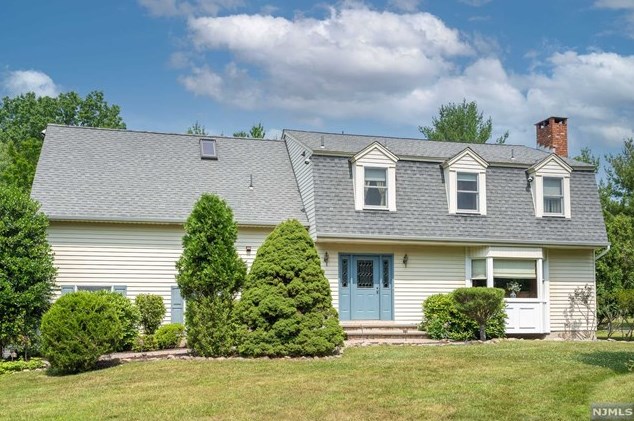 2 Cortland Trail, Mahwah, NJ 07430