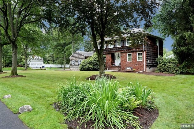 433 George Pl, Wyckoff, NJ 07481-1834