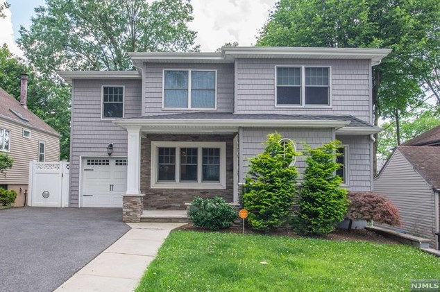 682 Ray Ave, Ridgefield, NJ 07657
